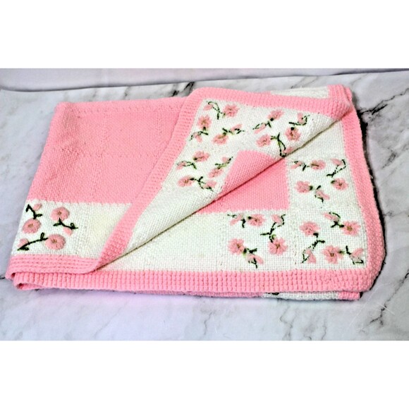 Vintage Baby Blanket Pink Flowers White Beautiful Intricate Knit - Picture 4 of 12